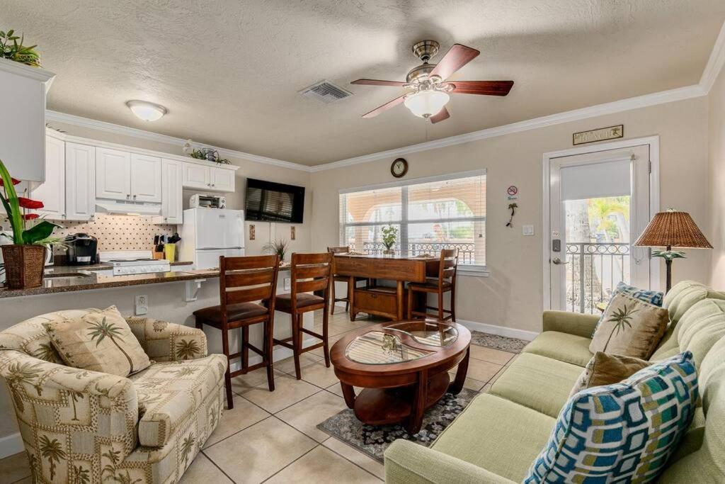 Walk To The Beach And Restaurants! - Coconut Villa'S Suite 2 St. Pete Beach Esterno foto
