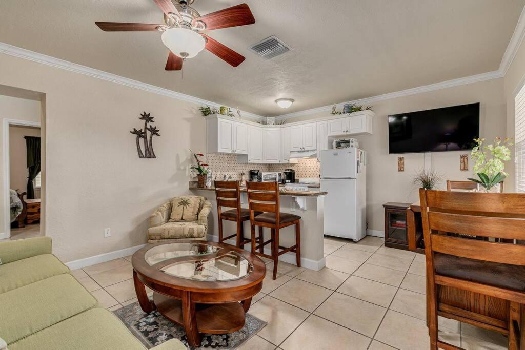 Walk To The Beach And Restaurants! - Coconut Villa'S Suite 2 St. Pete Beach Esterno foto