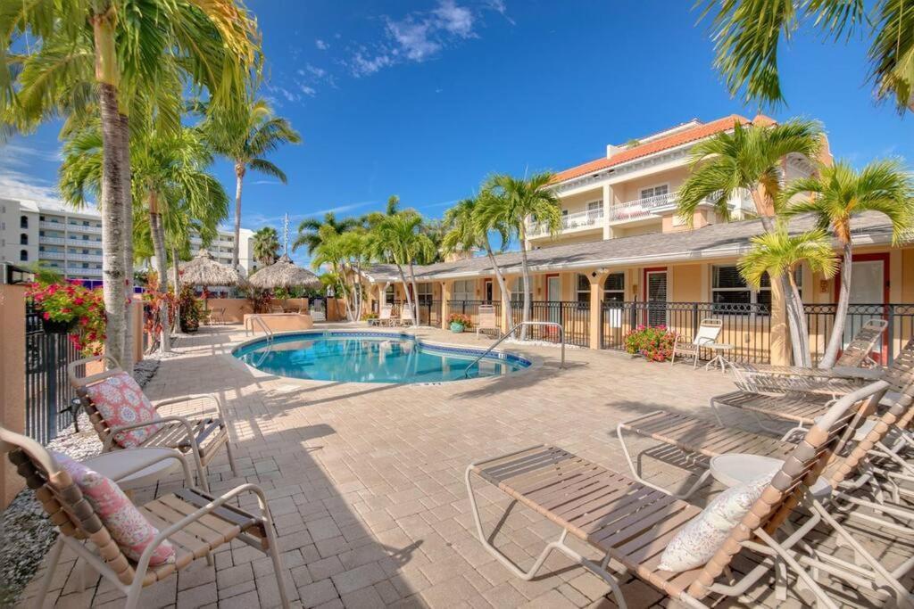 Walk To The Beach And Restaurants! - Coconut Villa'S Suite 2 St. Pete Beach Esterno foto