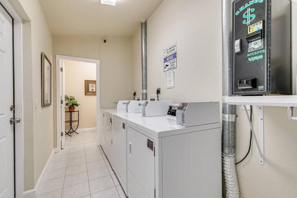 Walk To The Beach And Restaurants! - Coconut Villa'S Suite 2 St. Pete Beach Esterno foto