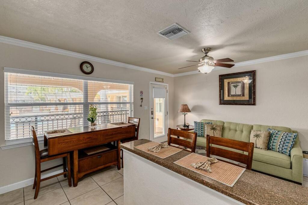 Walk To The Beach And Restaurants! - Coconut Villa'S Suite 2 St. Pete Beach Esterno foto